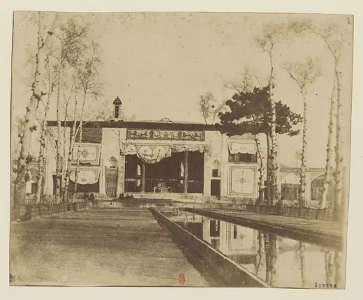 Photo 4: Exterior · Téhéran, salle du Trône dans l'Ark [Golestan]