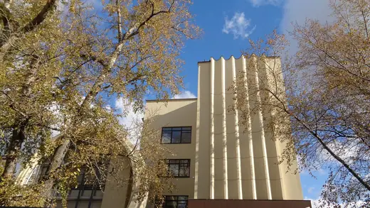 Photo 2: Exterior