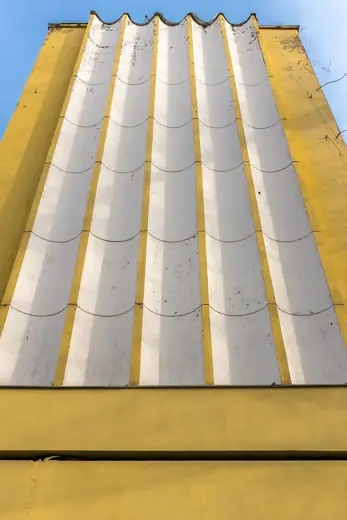 Photo 3: Exterior