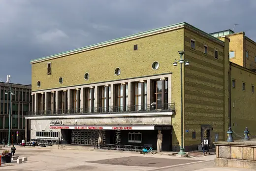 Photo 3: Exterior