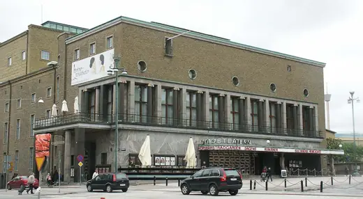 Photo 4: Exterior