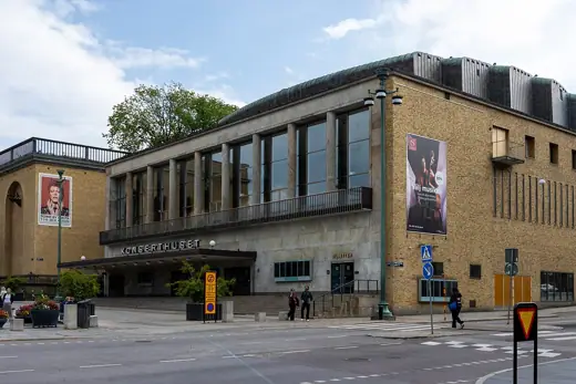 Photo 2: Exterior