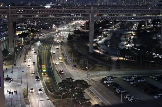 Photo 5: Context · Hannuridaero at night