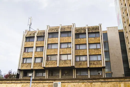 Photo 2: Exterior