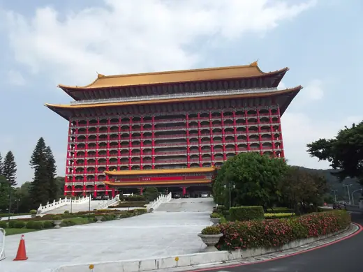 Photo 3: Exterior · Het luxe hotel 'Grand Hotel Taipei'