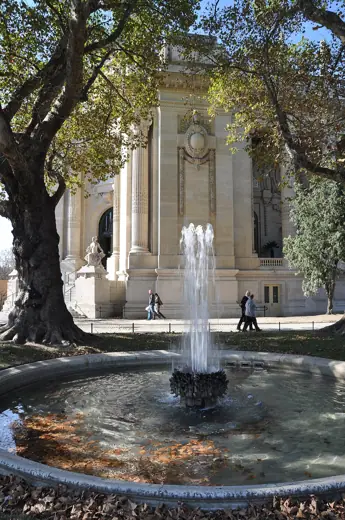 Photo 2: Exterior