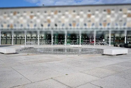 Photo 1: Context