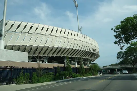 Photo 1: Exterior