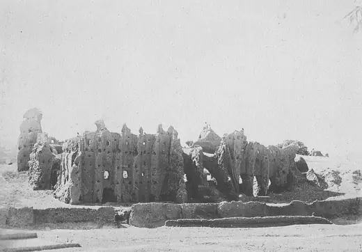 Photo 4: Exterior · Ruins of the ancient mosque of Djenné