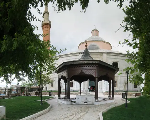 Photo 4: Exterior · The Green Mosque (Yeşil Cami) in Bursa, Turkey