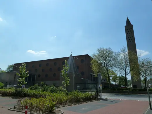 Photo 2: Exterior
