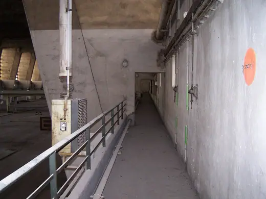 Photo 4: Interior