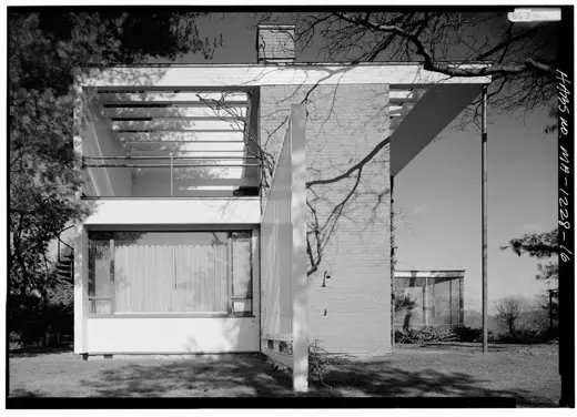 Photo 5: Exterior
