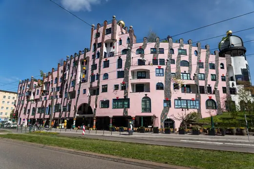 Photo 2: Exterior