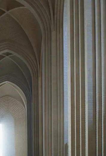 Photo 6: Interior · interior, south aisle