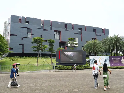 Photo 2: Exterior