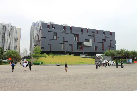 Photo 3: Exterior