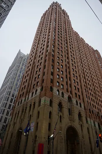 Photo 3: Exterior