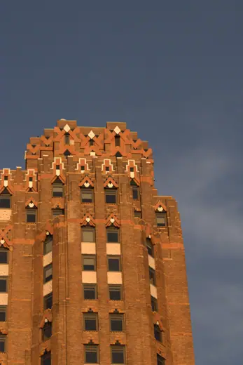 Photo 4: Exterior