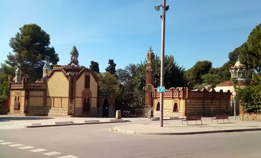 Photo 1: Exterior