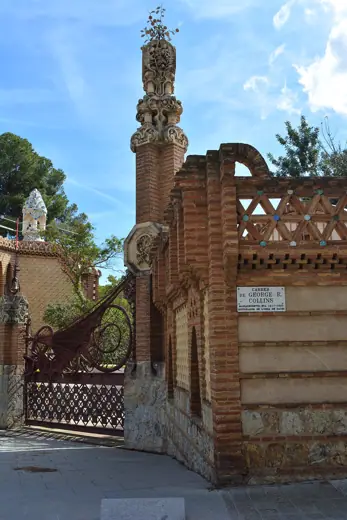 Photo 3: Exterior