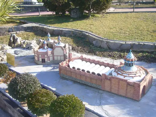 Photo 7: Model