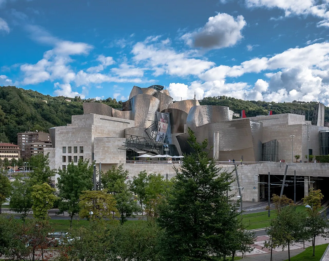 Guggenheim Bilbao: Exterior · Guggenheim Museum