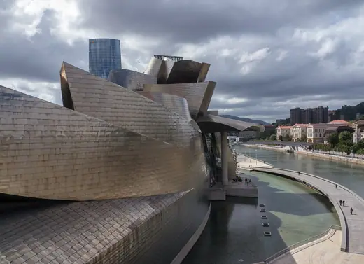 Photo 4: Exterior · Guggenheim Museum in Bilbao