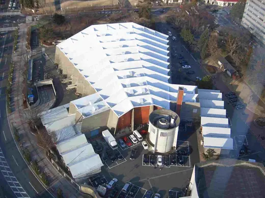 Photo 2: Exterior