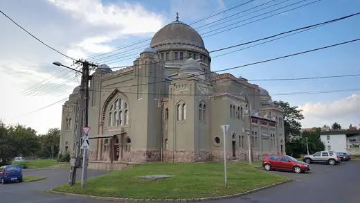 Photo 4: Exterior · Zsinagóga (Gyöngyös)