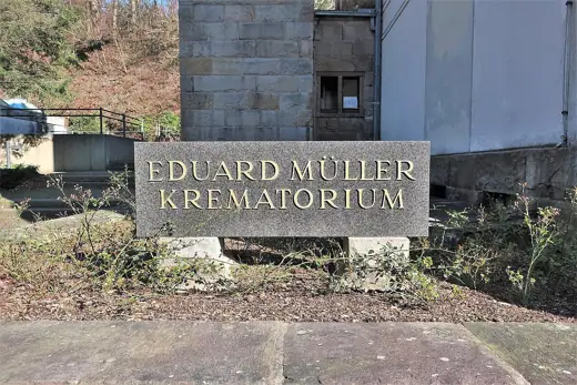 Photo 2: Exterior · Eduard-Müller-Krematorium auf dem Friedhof in Hagen -Delstern, Am Berghang 30