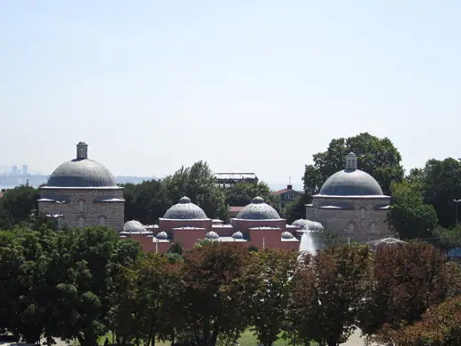 Photo 3: Exterior