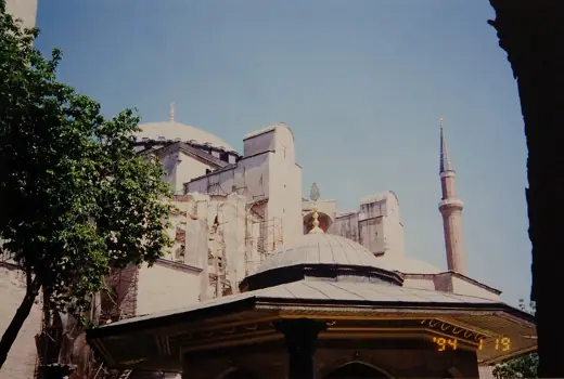 Photo 3: Exterior