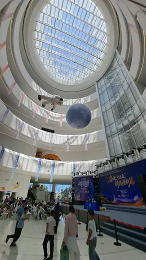 Photo 2: Interior