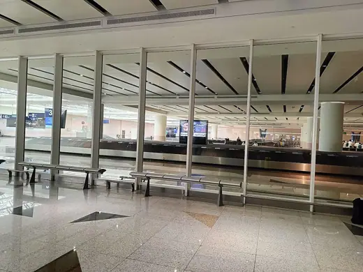 Photo 4: Exterior · Suasana Bandara King Abdulaziz International Airport pada hari Minggu (26-03-23)