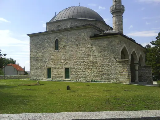 Photo 2: Exterior