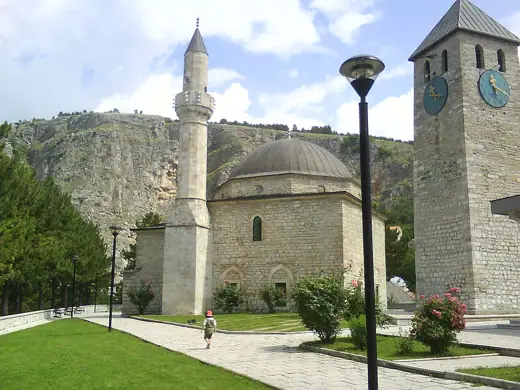 Photo 3: Exterior