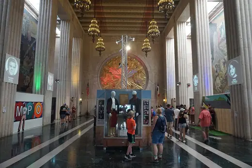 Photo 4: Interior