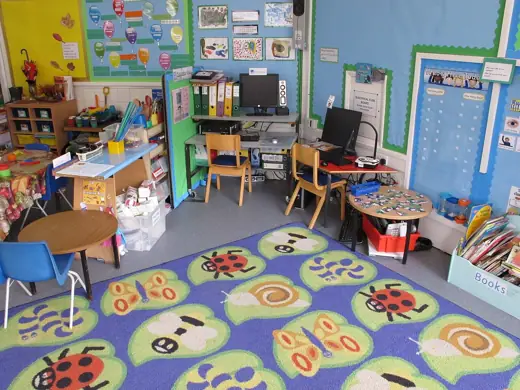 Photo 2: Interior · 1st year classroom, Hallfield Primary School