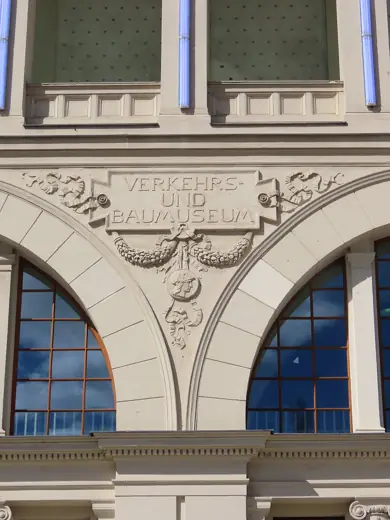 Photo 3: Exterior
