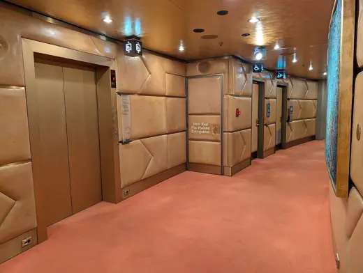 Photo 3: Interior