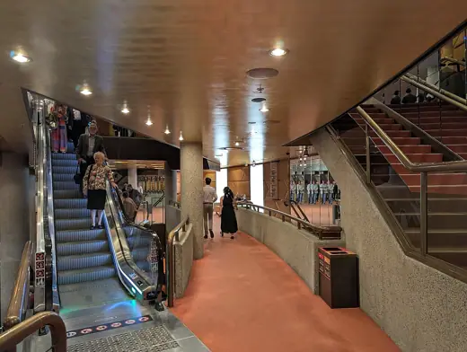 Photo 4: Interior