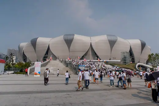 Photo 2: Exterior