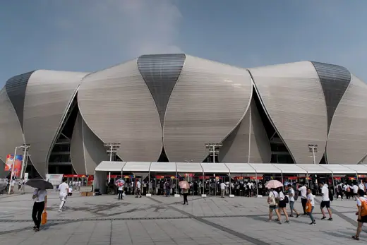 Photo 3: Exterior