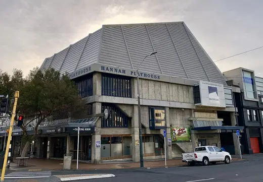 Photo 1: Exterior
