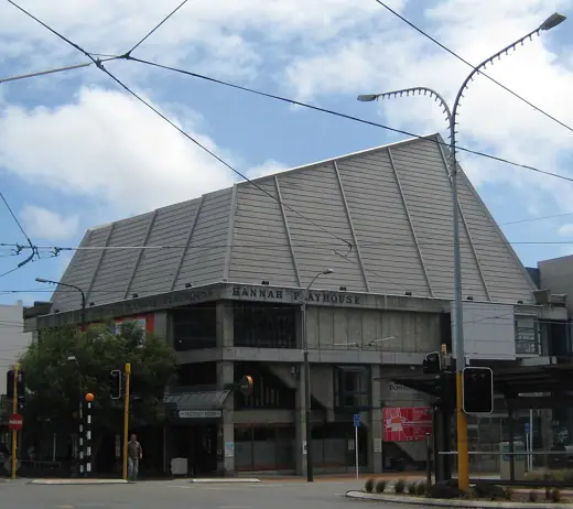 Photo 2: Exterior