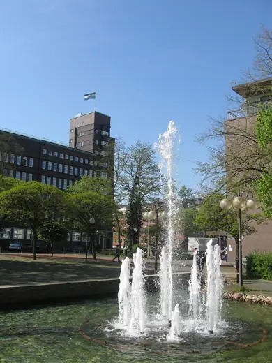 Photo 3: Exterior