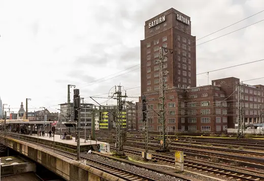Photo 3: Exterior