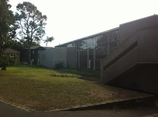 Photo 2: Exterior