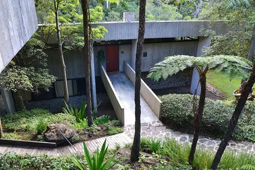 Photo 3: Exterior · Seidler house, Killara, Sydney